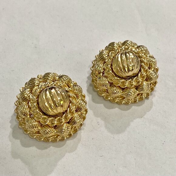 Vintage Coro Clip On Earrings Classic Gold textured dimensional stacked rounds - Picture 7 of 7
